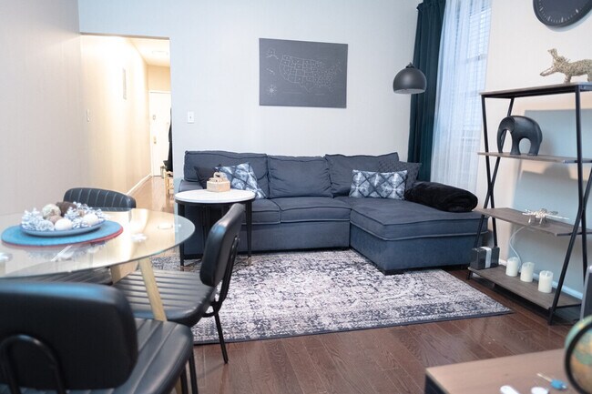 Building Photo - 5 W 101st St