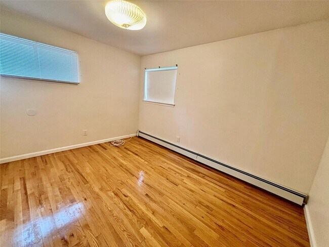 Building Photo - 5 Elm St
