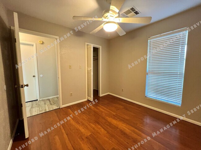 Building Photo - 3 BEDROOM 2 BATH IN HEART OF CHANDLER WITH...