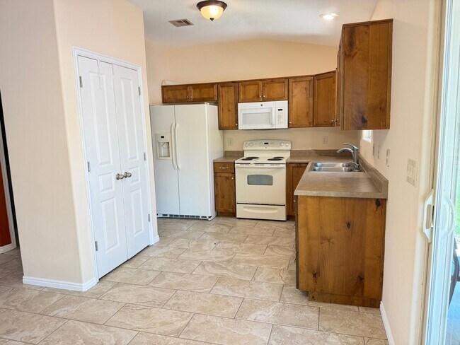 Building Photo - Home in Ivins