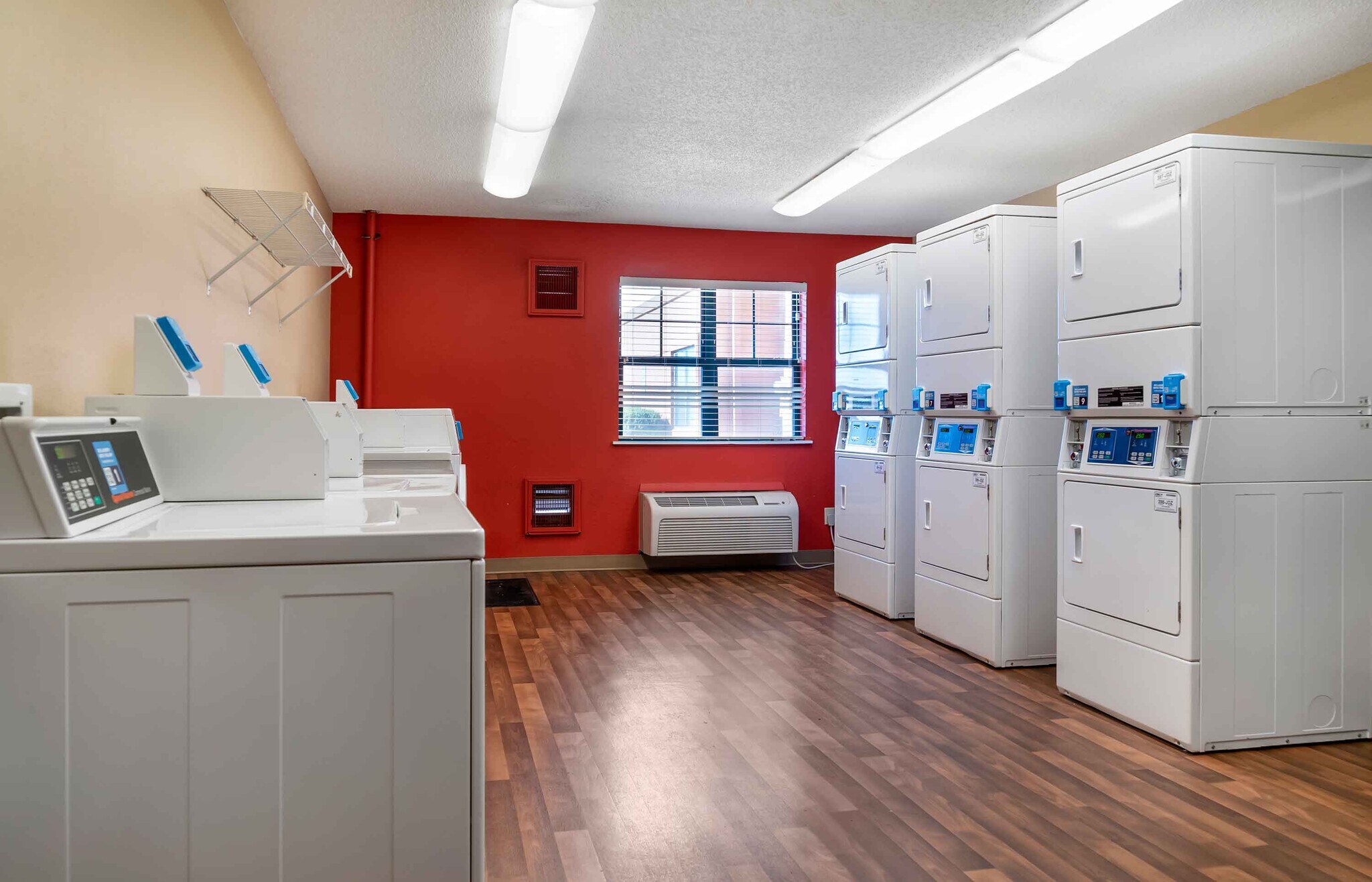 Building Photo - Furnished Studio-Toledo - Holland