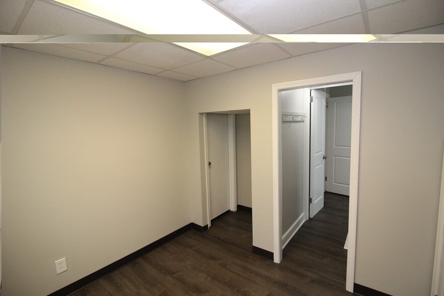 Building Photo - 6801 Barrie St