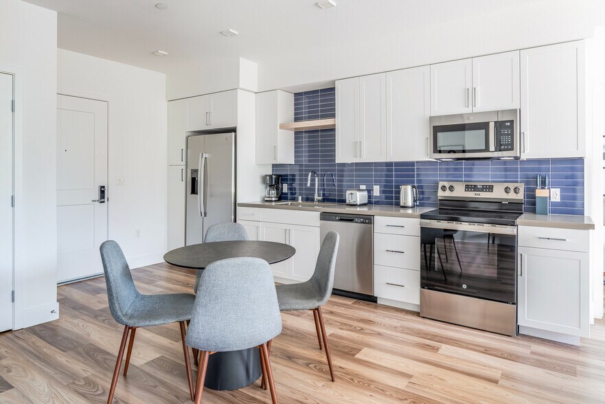 Building Photo - 85 Cleaveland Rd