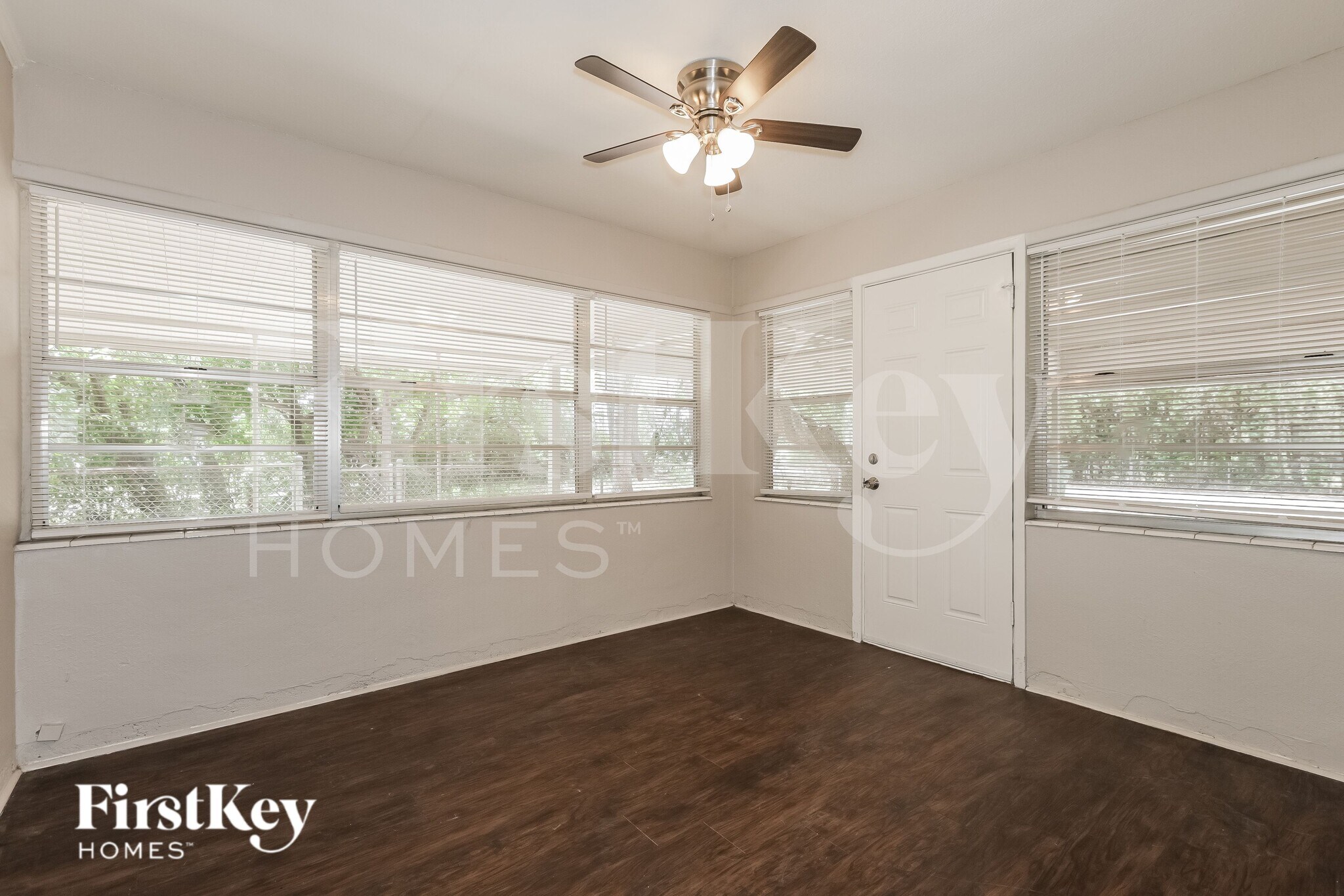 Building Photo - 9305 N Forest Hills Dr