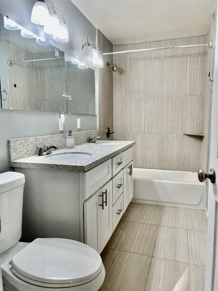 Master bath - 4580 55th St