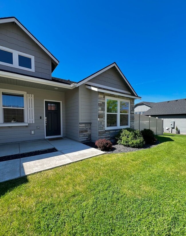Building Photo - Non-Refundable & Security Deposit Total: $2950.00