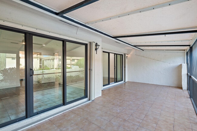 Building Photo - 131 Palm Ave