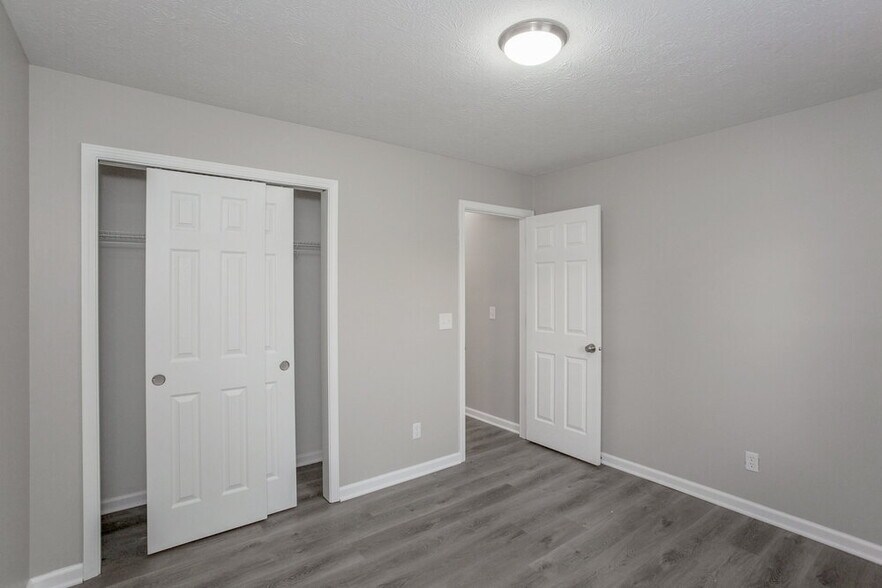 Building Photo - 935 N Mill Run Blvd