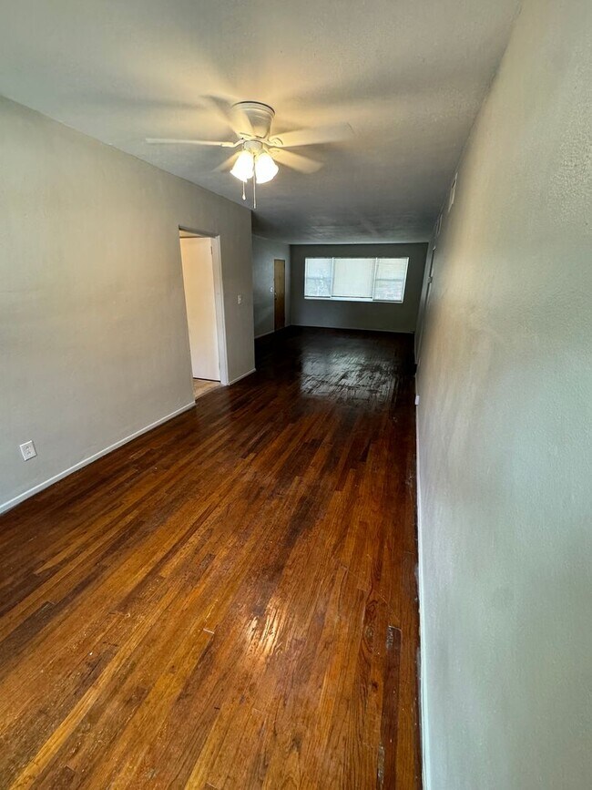 Building Photo - 2117 Spring Park Rd