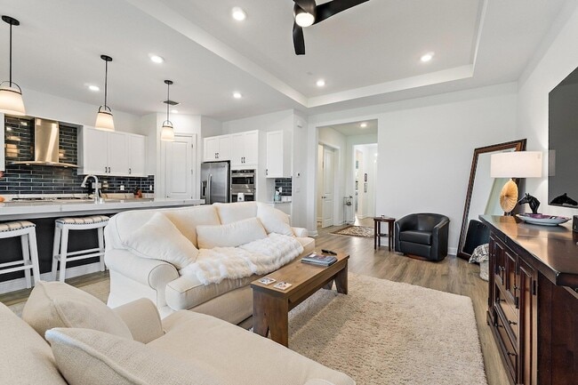 Building Photo - 15883 Key Biscayne Ln