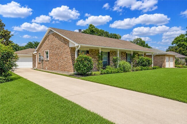 Building Photo - 16019 Fathom Ln