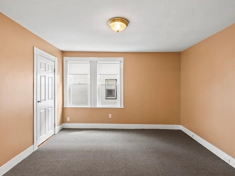 Building Photo - 115 Sagamore Ave