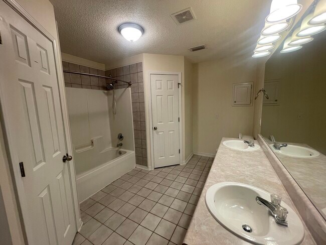 Building Photo - 5196 Whitehurst Ln