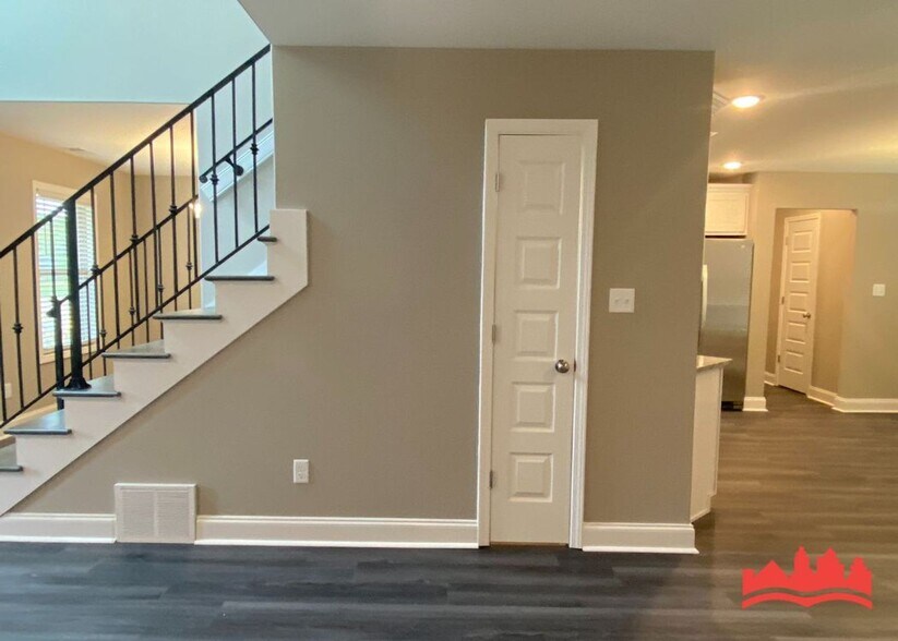 Building Photo - Beautiful newly built single family home i...