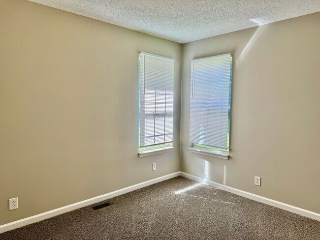 Building Photo - 69 Grassmire Dr