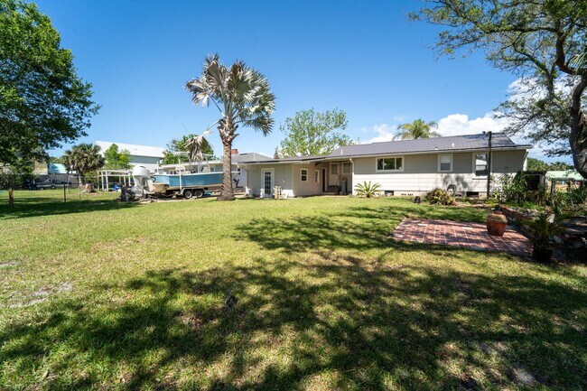 Building Photo - Davis Shores 3/2 Single Family Home