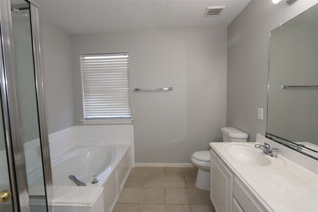 Building Photo - 13518 Sherman Oaks Dr