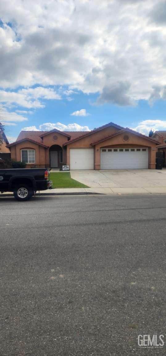 Building Photo - 2819 Flint Hills Dr