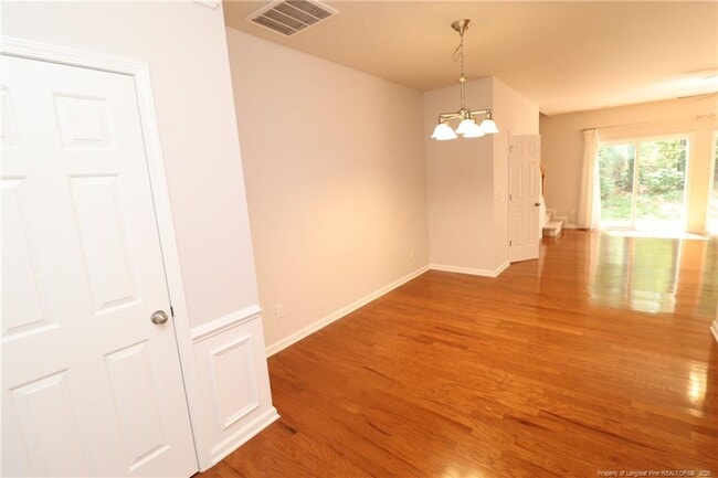 Building Photo - 7122 Racine Way