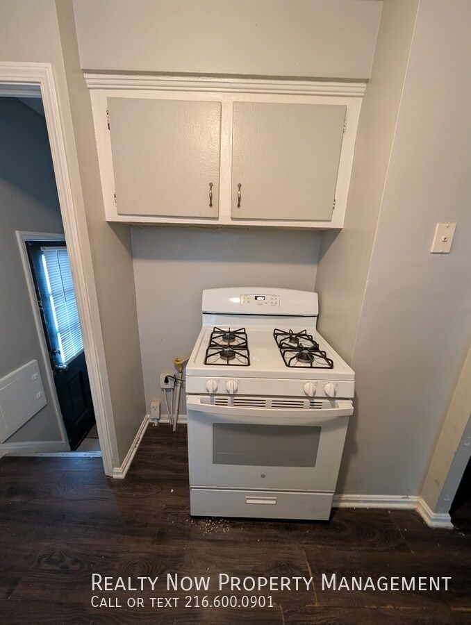 Building Photo - 27471 Forestview Ave