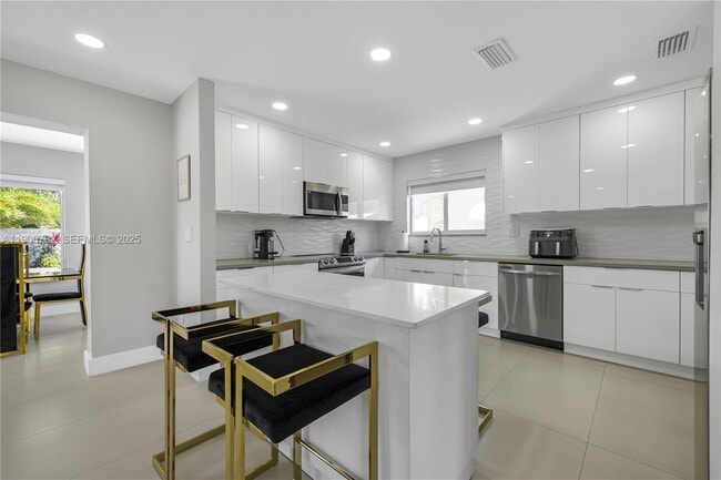 Building Photo - 1104 N 13th Terrace