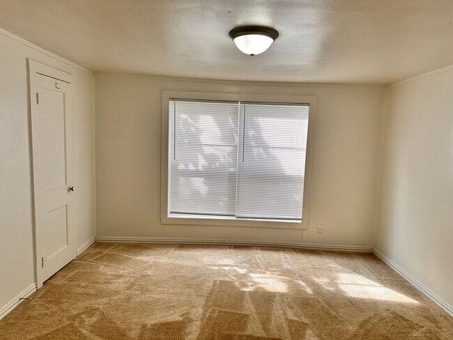 Building Photo - 2 Bedroom Home Close to Historic District