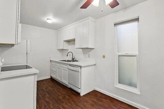 Building Photo - "Chic 1-Bedroom Haven in Santa Ana – 700 Sq Ft of Modern Comfort!"