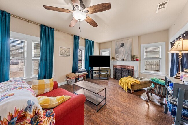 Building Photo - 312 Lytle St