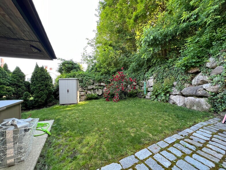 Building Photo - 4 Shawsheen Rd