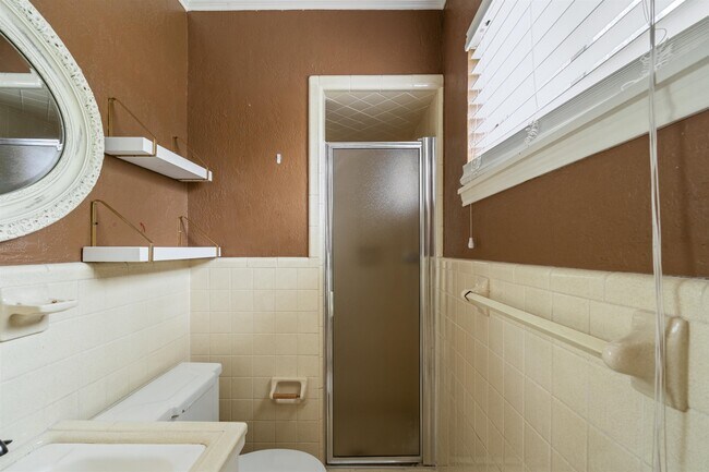 Building Photo - 214 W Strickland St