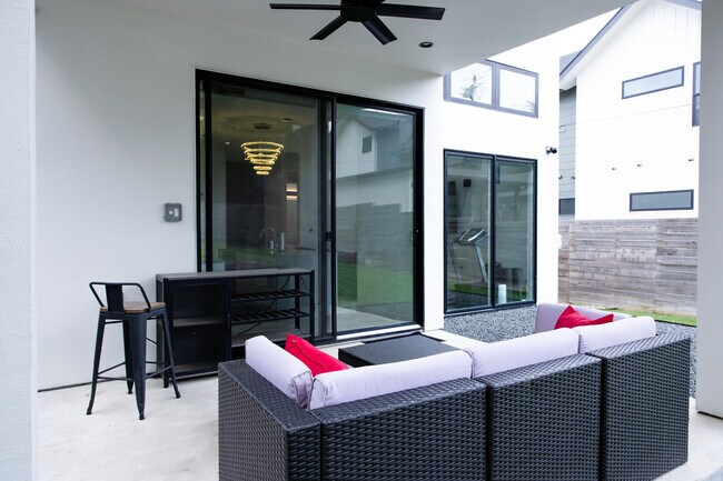 Building Photo - 507 S Park Dr