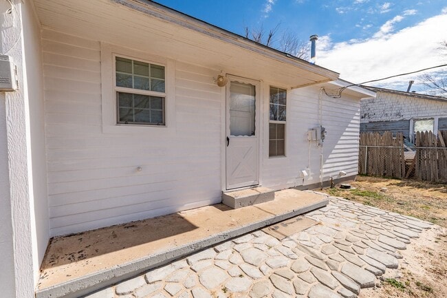 Building Photo - 2 bedroom home for lease!