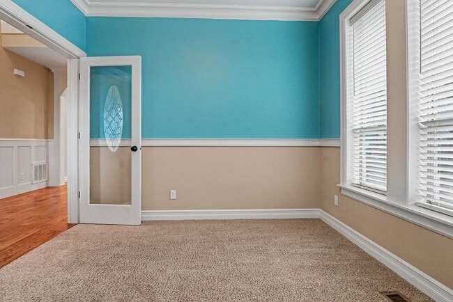 Building Photo - 4 bed, 2.5 bath Two-Story Home in West Salem