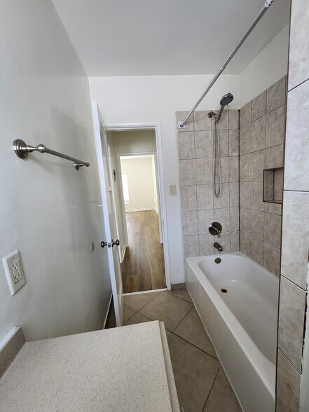 Building Photo - 4767 San Vicente Blvd