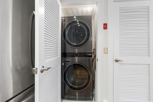 Building Photo - 635 6th St