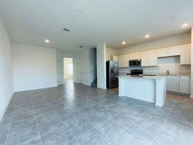 Building Photo - 2473 Skyline Lp