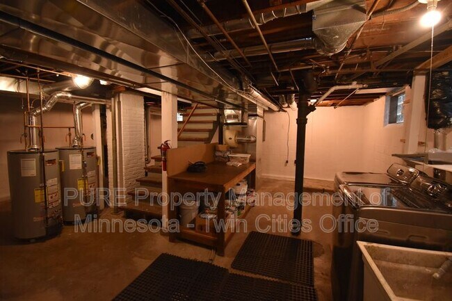 Building Photo - 2727 Queen Ave N