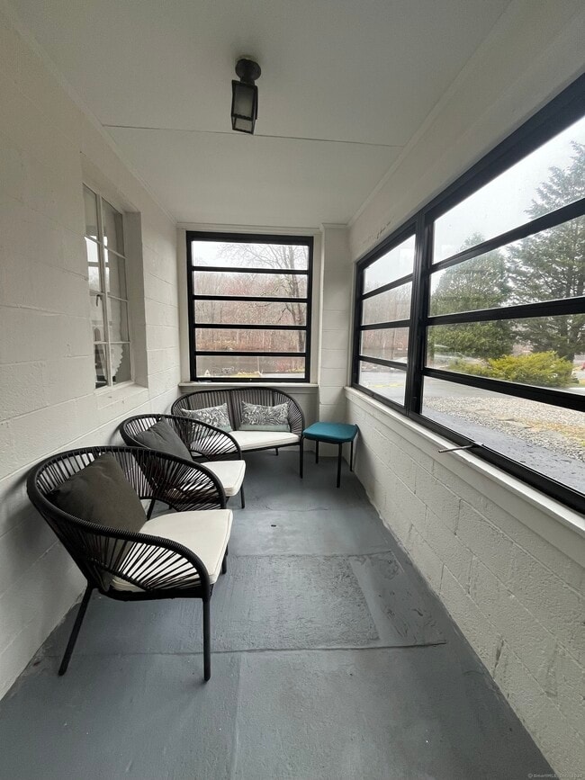 Building Photo - 538B Winthrop Rd