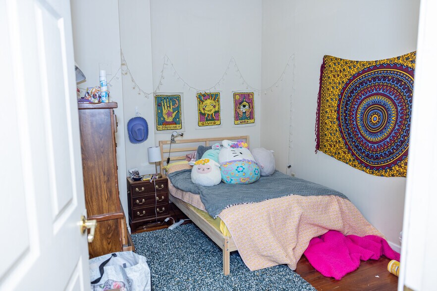 All bedrooms have a closets - 38 N Court St