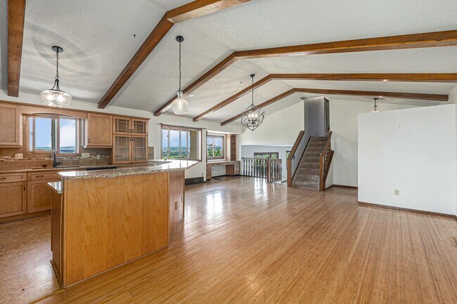 Building Photo - Big*Open*Private*Custom Home in Pinecliff D#20