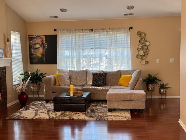Building Photo - 587 Saddlebrook Ln