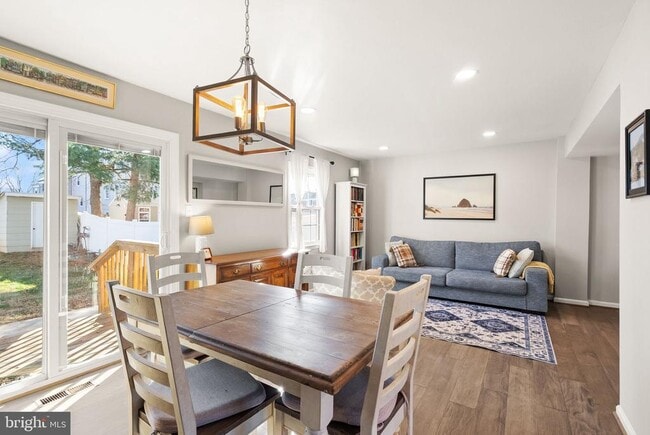 Building Photo - 7393 Colton Ln