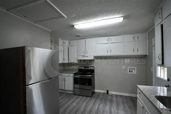 Building Photo - Charming 3BR/2BA Brick Home with Fenced Yard