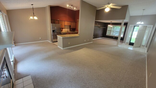 Building Photo - Fabulous 3 bedroom 3 bath walk- out ranch