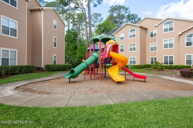 Building Photo - 13810 Sutton Park Dr N