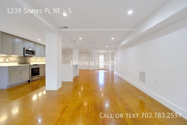 Building Photo - 1239 Simms Pl NE