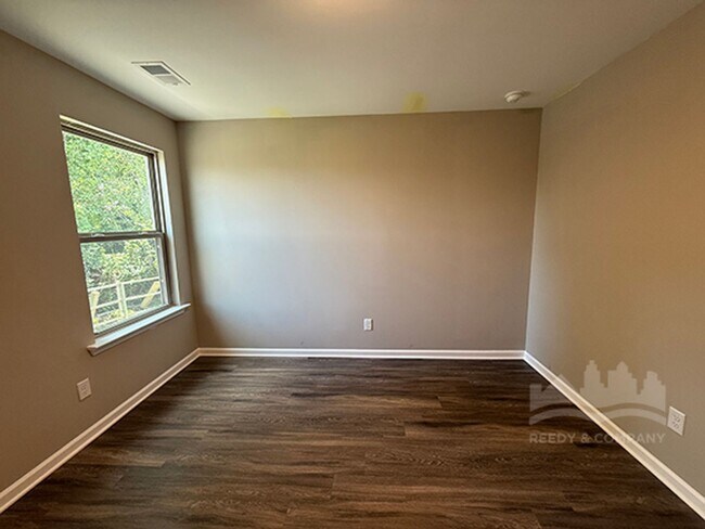 Building Photo - 9675 Bloomington Circle S