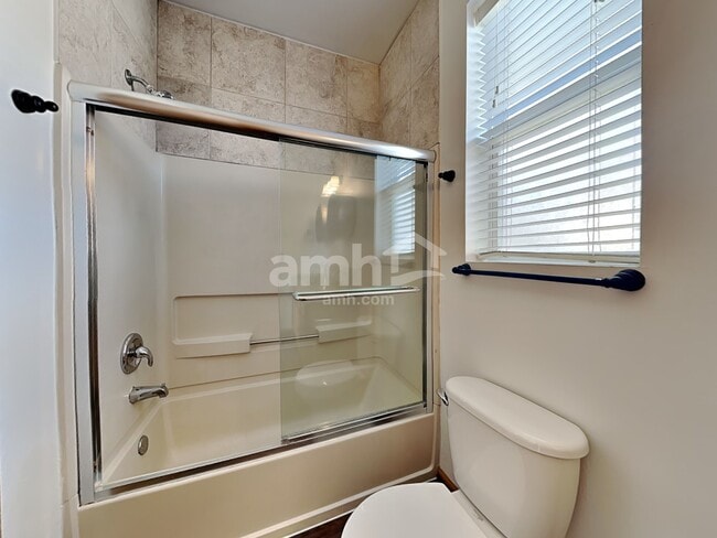 Building Photo - 915 Mission Blvd