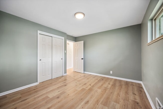 Building Photo - Welcome home to Denver's Potter Highlands Historic District! Remodeled 2 bed 1 bath!