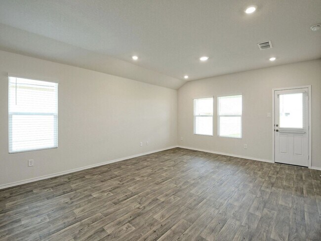 Building Photo - 4 BR/ 2 BA in Seguin - 1612 SF in Arroyo Ranch!